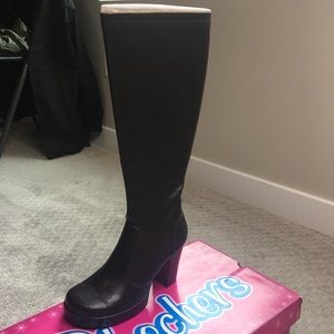 Sketchers- Ramona Size 8